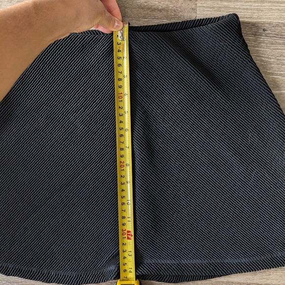 Zara Mini Skirt - Picture 2 of 4